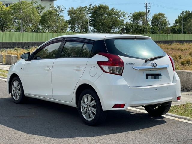 2016 Toyota Yaris 1.5 白 僅跑24萬 里程保證 無泡水 正常保養 代步 省稅 好保養 安卓機/倒車  第2張相片