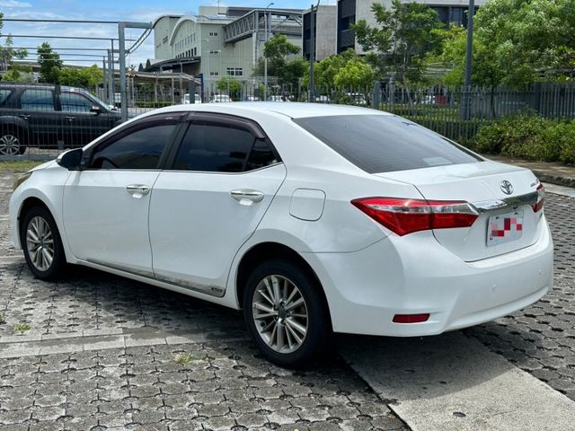 2015 Toyota Altis S+ 1.8 僅跑15.2萬保證里程、無重大事故、無泡水 重點配備：定速巡航系統、摸  第4張相片