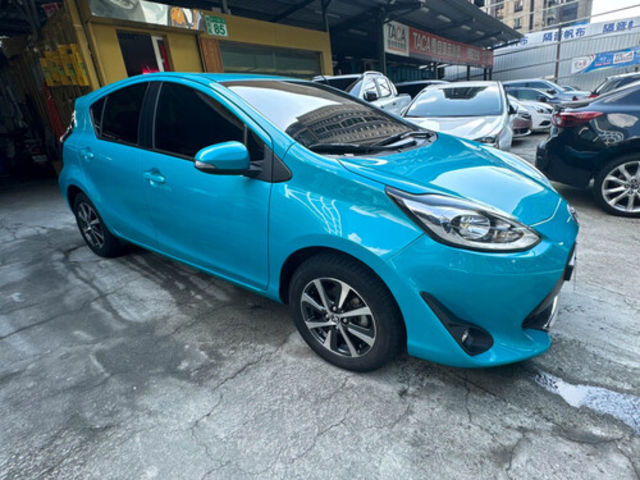 TOYOTA豐田 PRIUS C  第2張相片