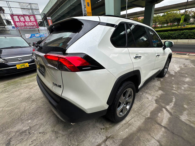 TOYOTA豐田 RAV4  第3張相片