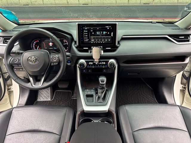 TOYOTA豐田 RAV4  第7張相片