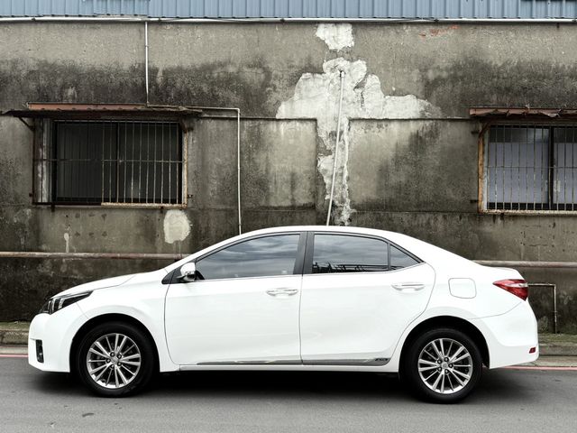 TOYOTA豐田 ALTIS  第3張相片