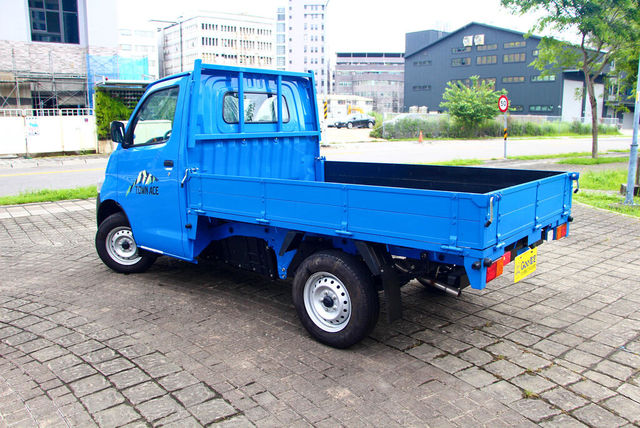 TOYOTA豐田 TOWN ACE  第3張相片