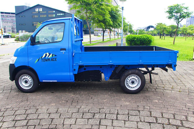 TOYOTA豐田 TOWN ACE  第4張相片