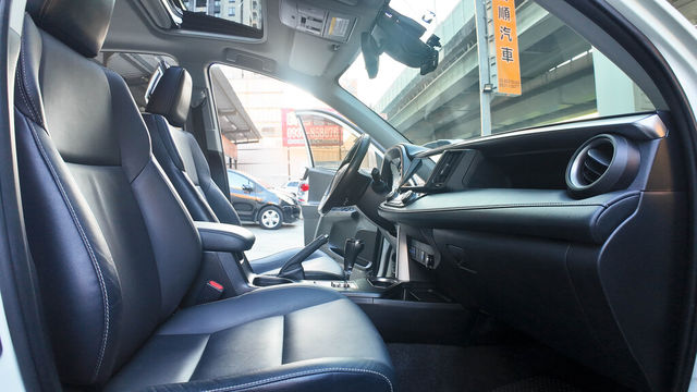 TOYOTA豐田 RAV4  第13張相片