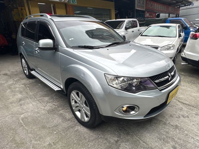 MITSUBISHI三菱 OUTLANDER  第2張相片