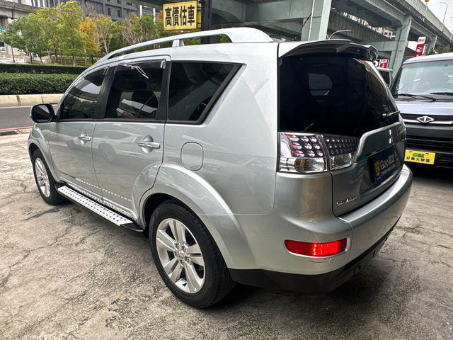 MITSUBISHI三菱 OUTLANDER  第4張相片