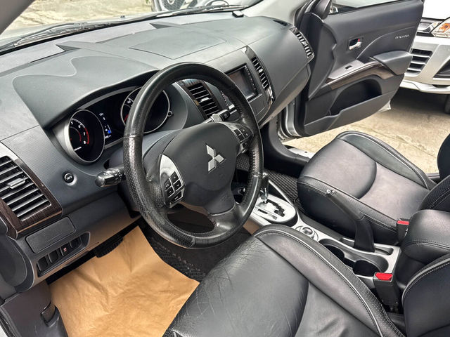 MITSUBISHI三菱 OUTLANDER  第14張相片
