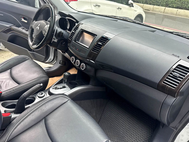 MITSUBISHI三菱 OUTLANDER  第15張相片