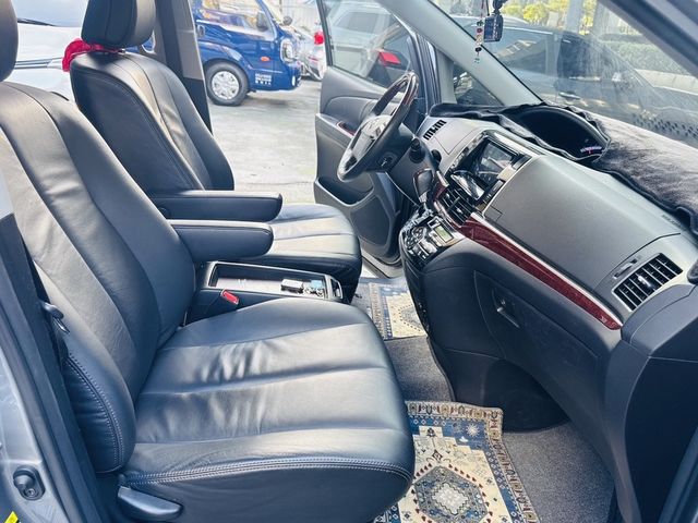 TOYOTA豐田 PREVIA  第10張相片