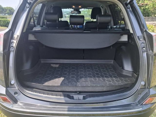 TOYOTA豐田 RAV4  第9張相片
