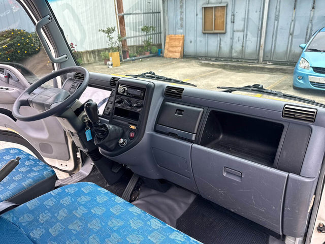 MITSUBISHI三菱 CANTER  第12張相片