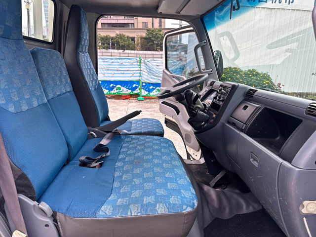 MITSUBISHI三菱 CANTER  第14張相片