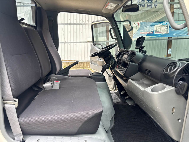 HINO日野 300  第15張相片