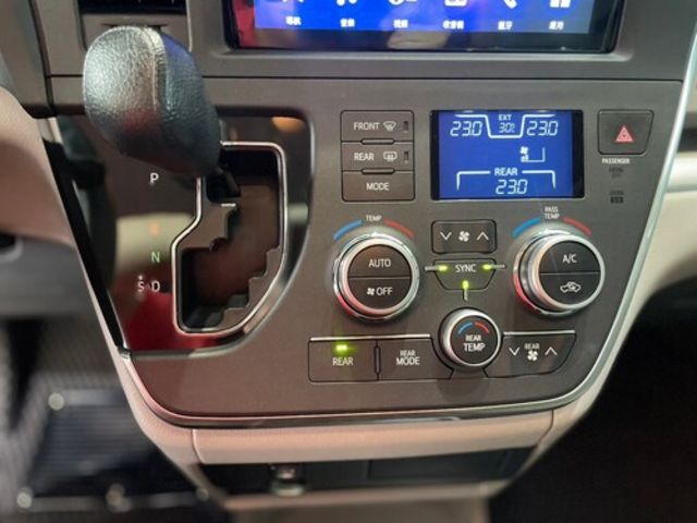 TOYOTA豐田 SIENNA  第14張相片