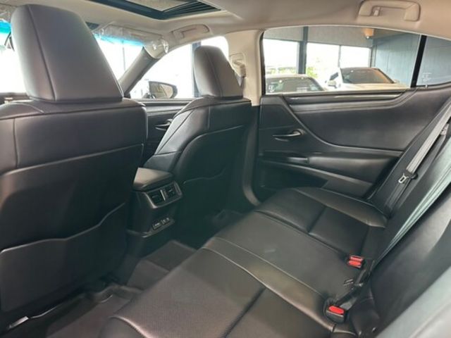LEXUS凌志 ES300H  第18張相片