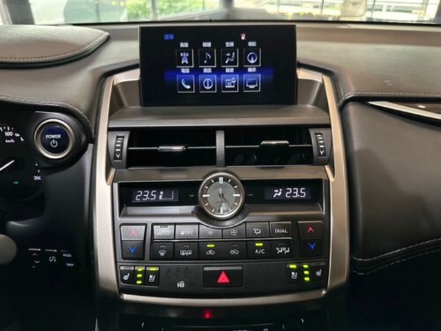 LEXUS凌志 NX300H  第15張相片
