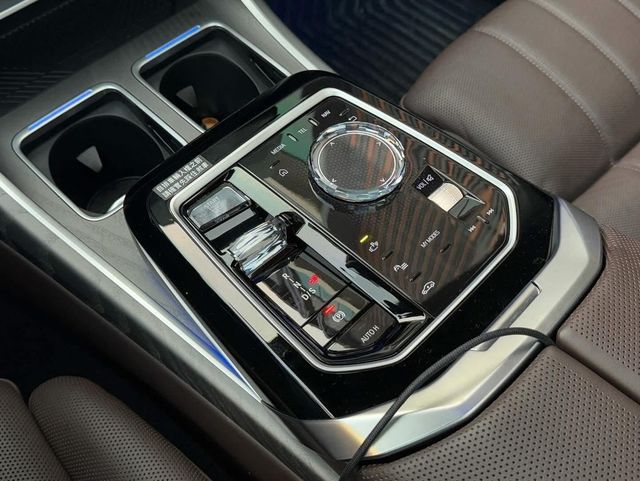 BMW寶馬 740I  第8張相片