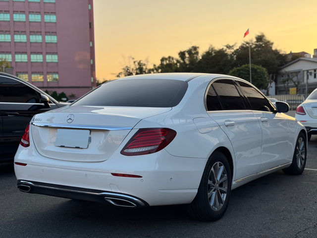 M-BENZ賓士 E220D  第5張相片