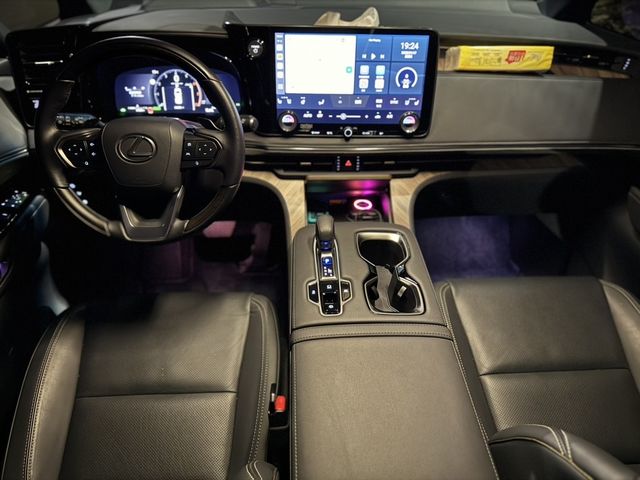 LEXUS凌志 LM350H  第6張相片