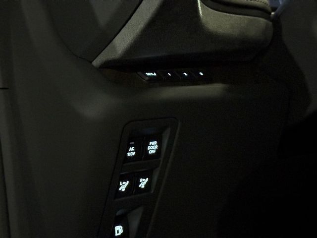 LEXUS凌志 LM350H  第7張相片