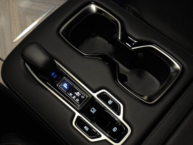 LEXUS凌志 LM350H  第13張相片
