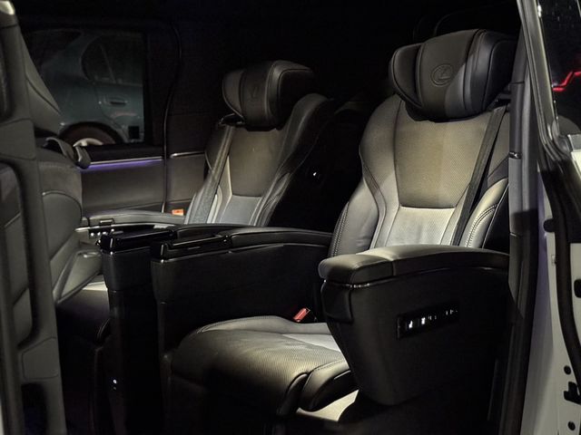 LEXUS凌志 LM350H  第14張相片