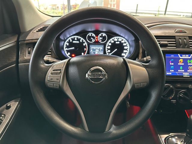 NISSAN日產 TIIDA  第10張相片
