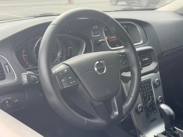 VOLVO富豪 V40  第4張相片