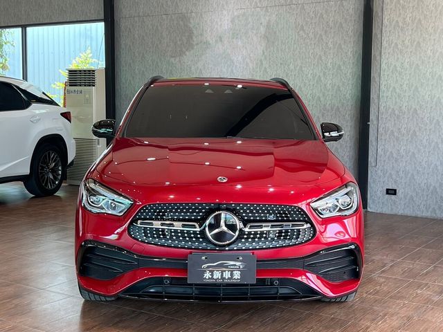 M-BENZ賓士 GLA180  第2張相片