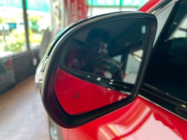 M-BENZ賓士 GLA180  第7張相片