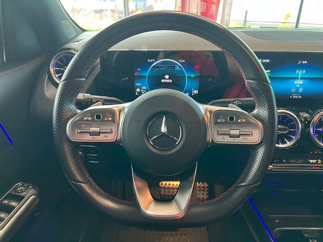 M-BENZ賓士 GLA180  第9張相片