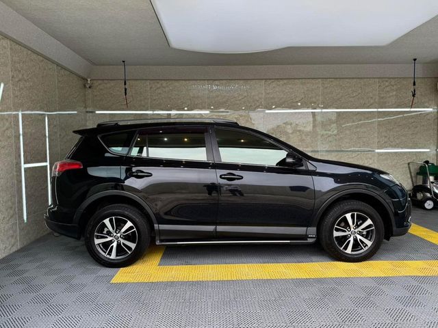 TOYOTA豐田 RAV4  第3張相片