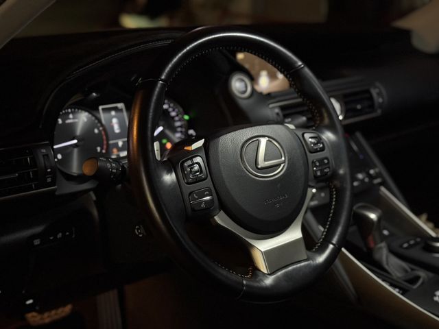 LEXUS凌志 IS 300  第7張相片