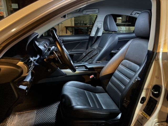 LEXUS凌志 IS 300  第15張相片