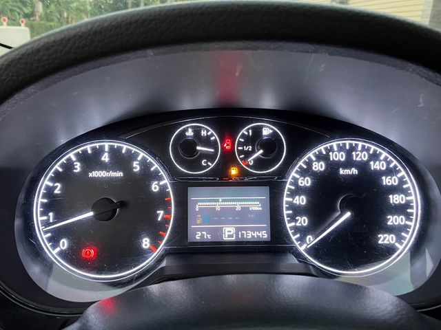 NISSAN日產 TIIDA  第6張相片