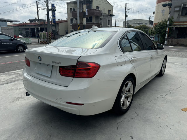BMW寶馬 320I SEDAN ZA  第3張相片