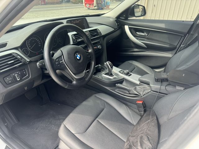BMW寶馬 320I SEDAN ZA  第5張相片