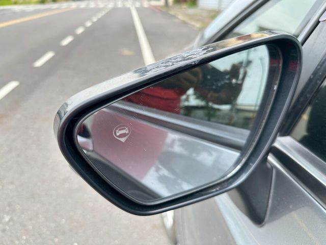 MITSUBISHI三菱 COLT PLUS  第8張相片