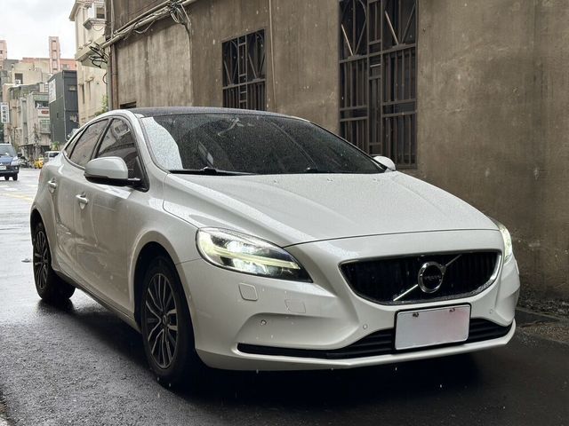 VOLVO富豪 V40  第2張相片