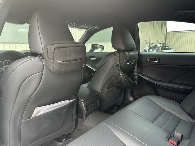 LEXUS凌志 IS 300H  第19張相片