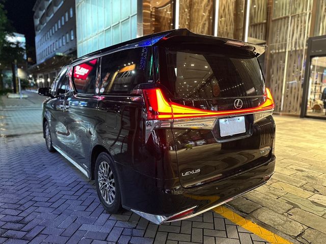 LEXUS凌志 LM300H  第2張相片
