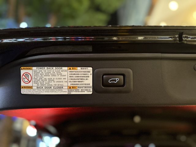 LEXUS凌志 LM300H  第3張相片