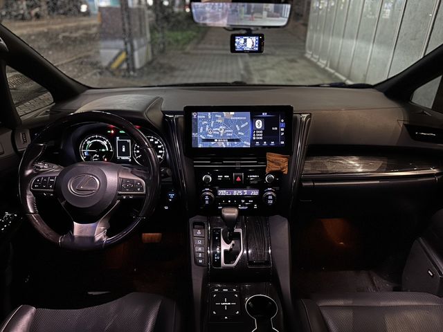 LEXUS凌志 LM300H  第7張相片