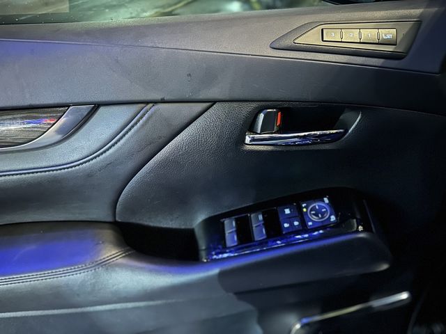 LEXUS凌志 LM300H  第8張相片