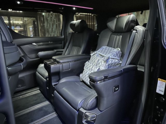 LEXUS凌志 LM300H  第16張相片