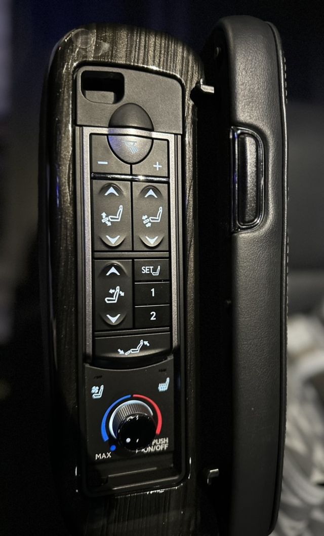 LEXUS凌志 LM300H  第17張相片