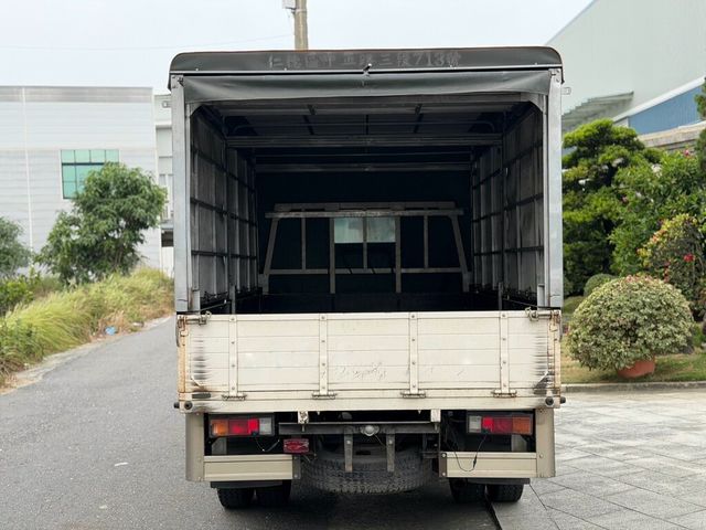 MITSUBISHI三菱 CANTER  第7張相片