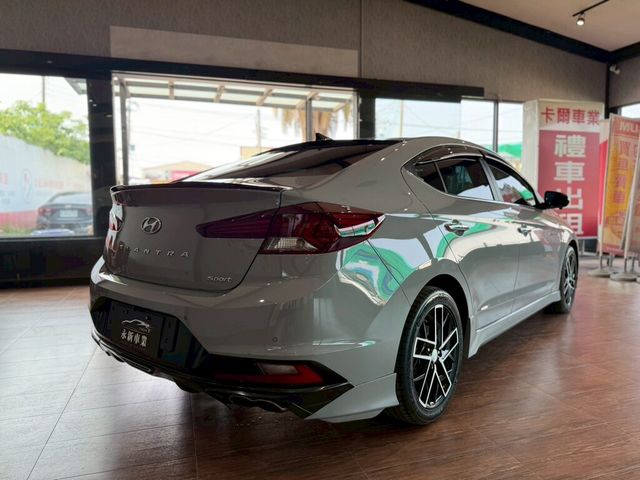 HYUNDAI現代 ELANTRA  第4張相片