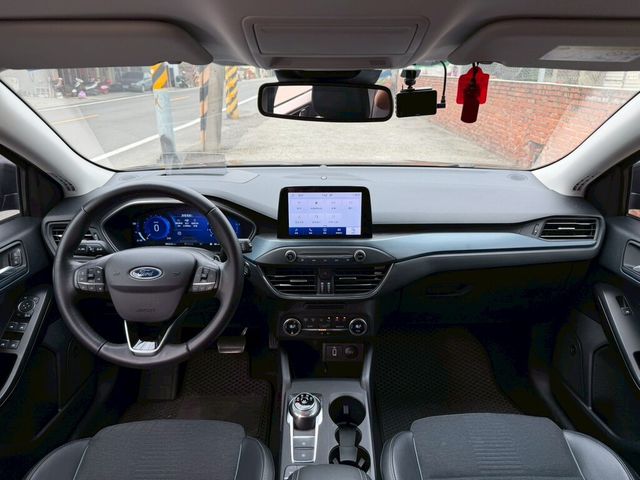 FORD福特 FOCUS ACTIVE  第10張相片